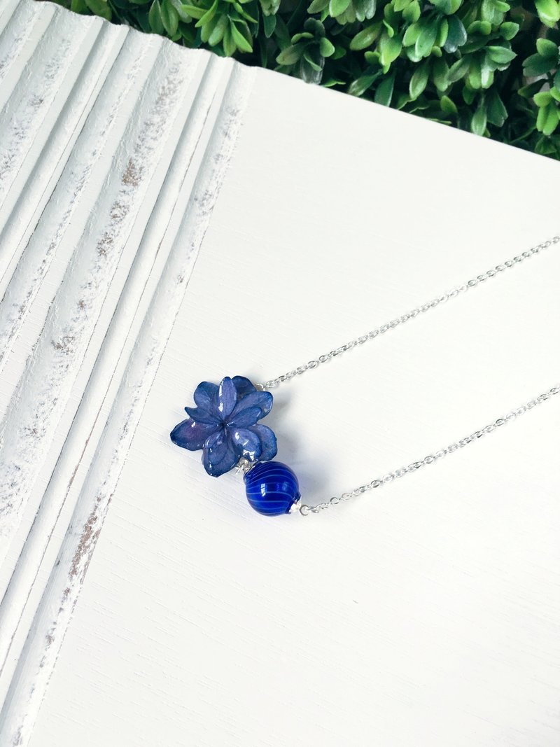 *Haku‧Neko*dark blue hydrangeas fight multilayer glass ball necklace Twist (real flowers series)
