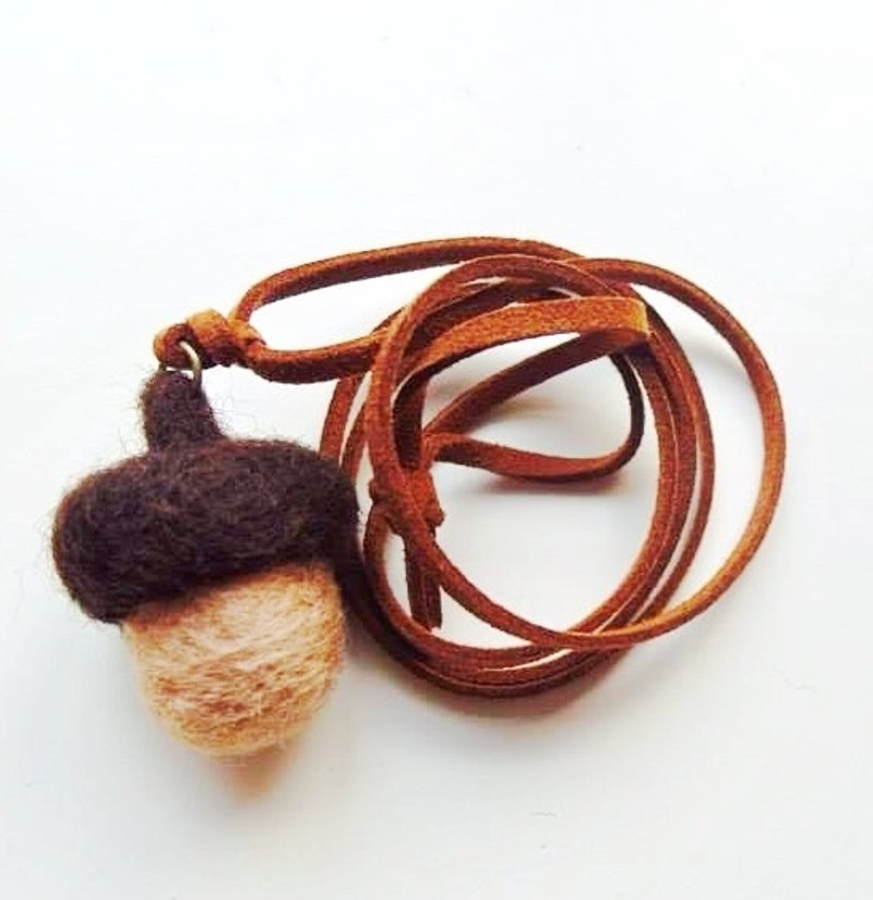 Mew in Wonderland ─ wool felt Acorn Acorn Squirrel pineal favorite fruit necklace - Biscuit