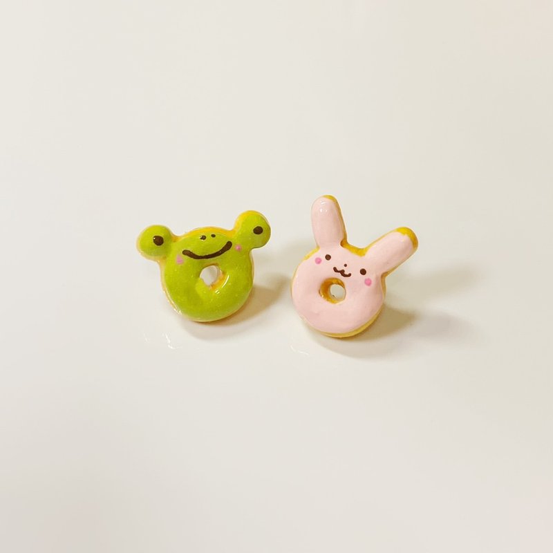 New listing Bunny ~~ ~~ mini donuts and frog earrings set (a set of 2) (which can change the ear clip-on) ((over 600 were sent mysterious little gift))