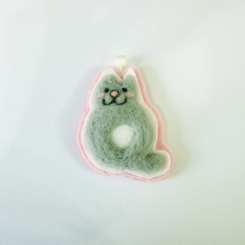 Meow star language letter 'Q' Charm