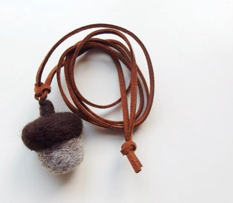 Mew in Wonderland ─ wool felt Squirrel pineal favorite fruit Acorn Acorn Necklace - Grey