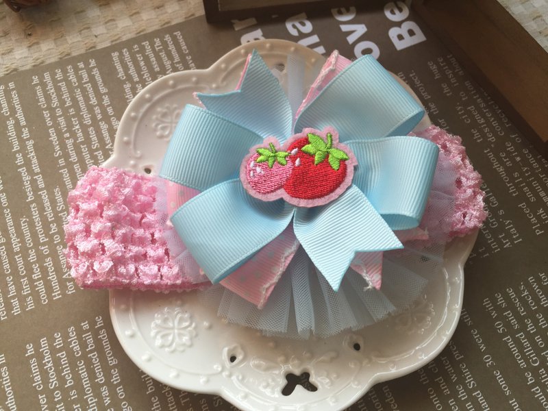 Strawberry pink snow yarn bow. Hair band dual section