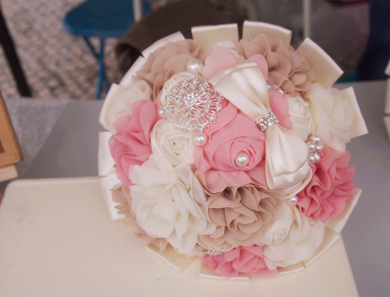珍珠雪紡緞帶花球 粉x卡其色 婚禮捧花 新娘捧花 結婚禮物