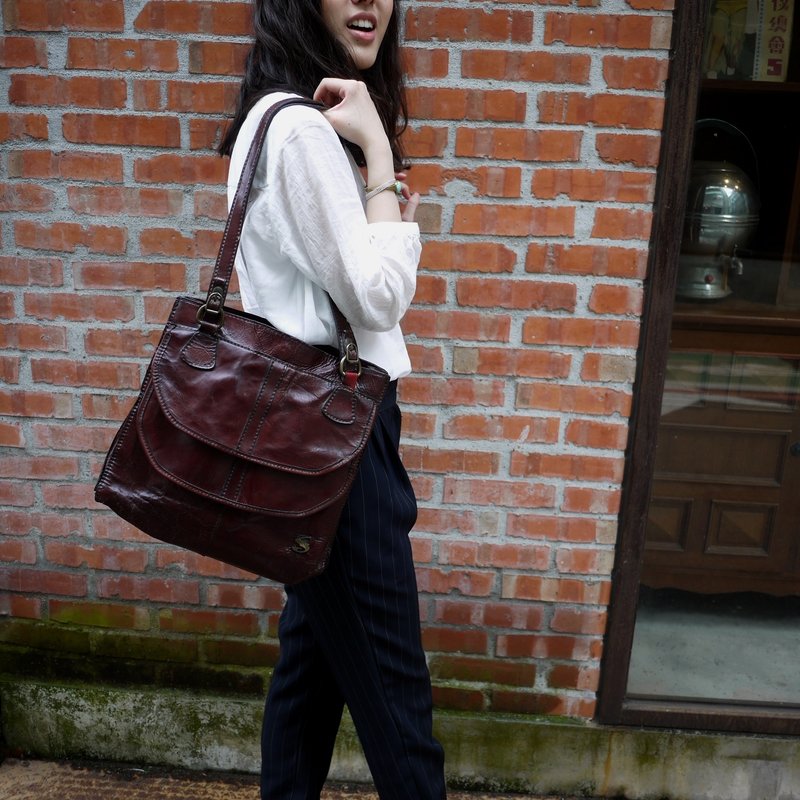 夕卡 Shika // Vintage bag 老件 samdimoda firenze 造型牛皮單肩方包 {A2-058} - 側背包/斜背包 - 其他材質 紅色