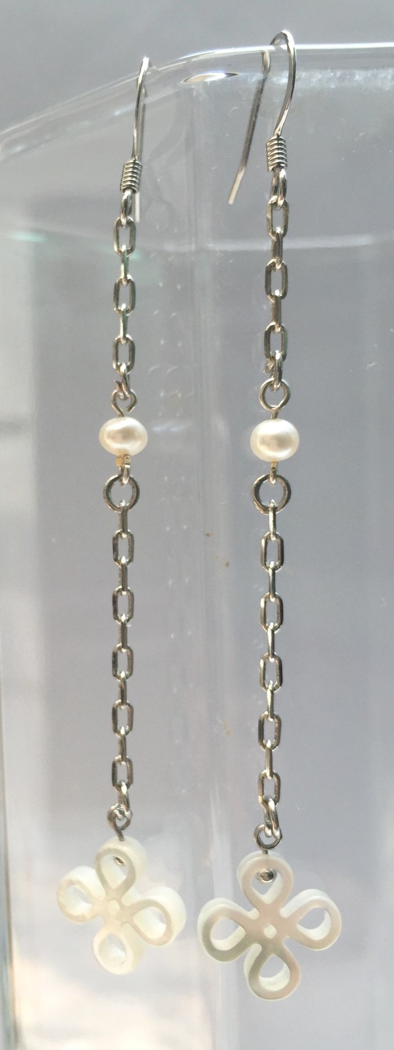 E0296 - own design and manufacture - fashion generous gift of choice - natural stones - Freshwater pearls / pearl earring