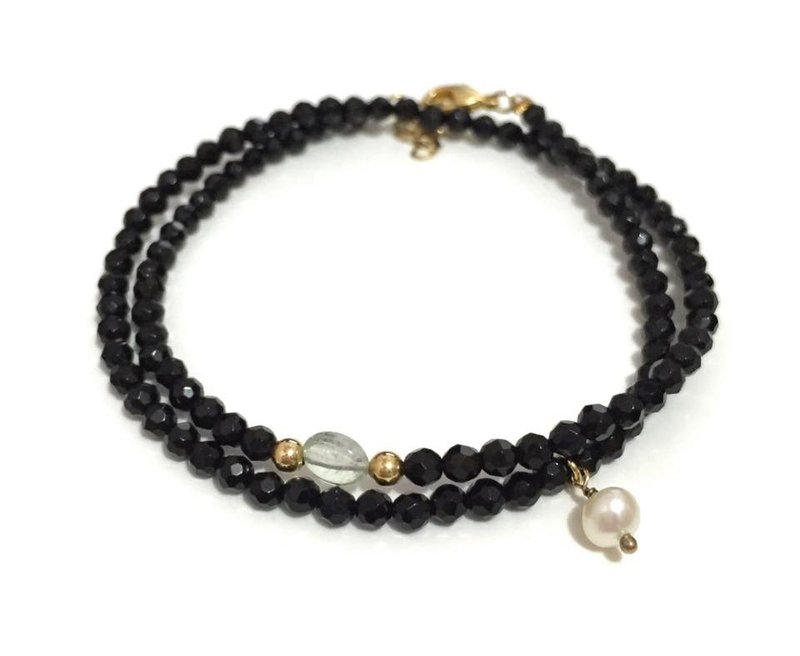 Simple sense black onyx bracelet