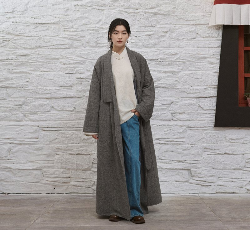 【羊毛人字紋】新中式復古藏風 極簡純色大衣 - 女西裝外套 - 羊毛 灰色