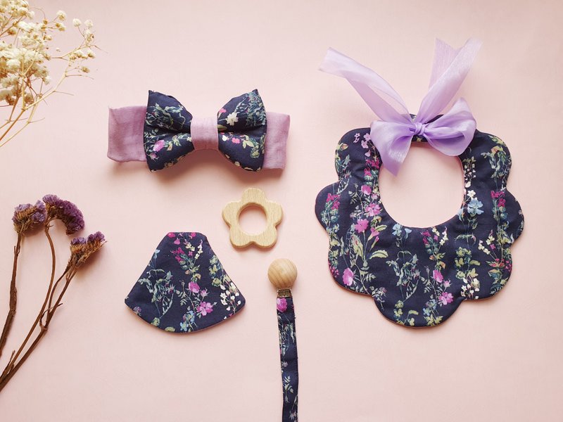 花物語-莫迪蘭色系(紫藍) 寶寶圍兜 髮帶 奶嘴鏈 彌月禮盒 週歲 - 彌月禮盒 - 棉.麻 藍色
