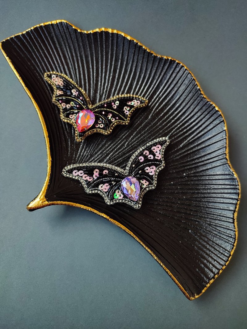 萬聖節黑色蝙蝠胸針  刺繡胸針  哥德式蝙蝠珠寶別針  女士禮物 - 胸針 - 玻璃 紫色