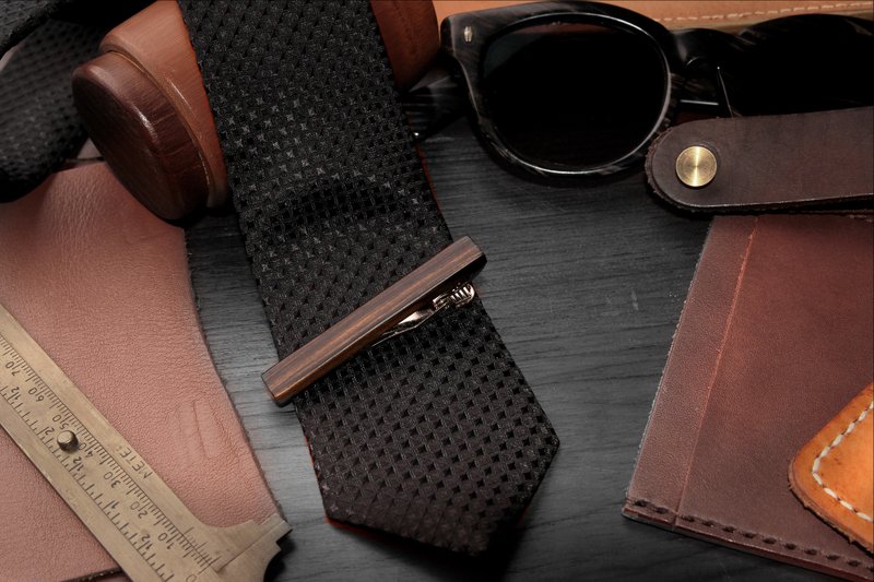 BW Tie clip
