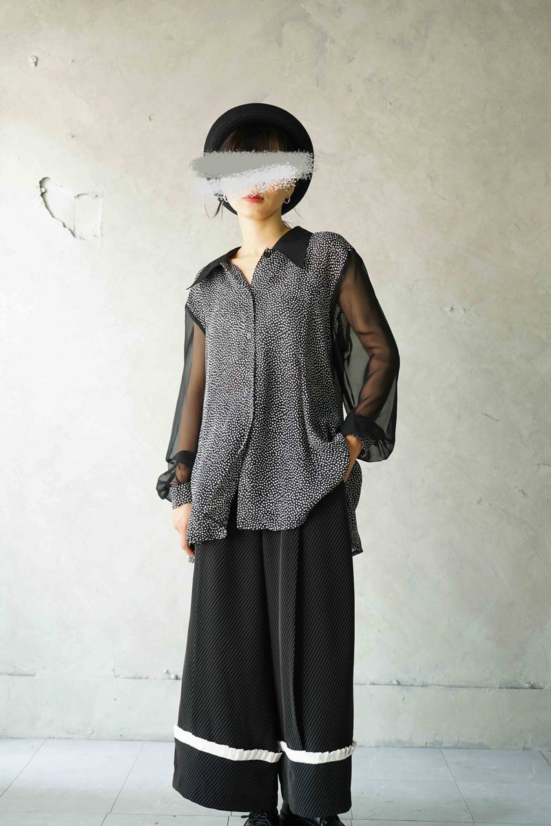 尋寶古著-黑白點尖領透膚雪紡復古飄逸襯衫 - 女襯衫 - 聚酯纖維 黑色