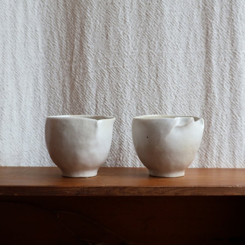 朵朵 手捏茶杯 - 茶壺/茶杯/茶具 - 陶 白色