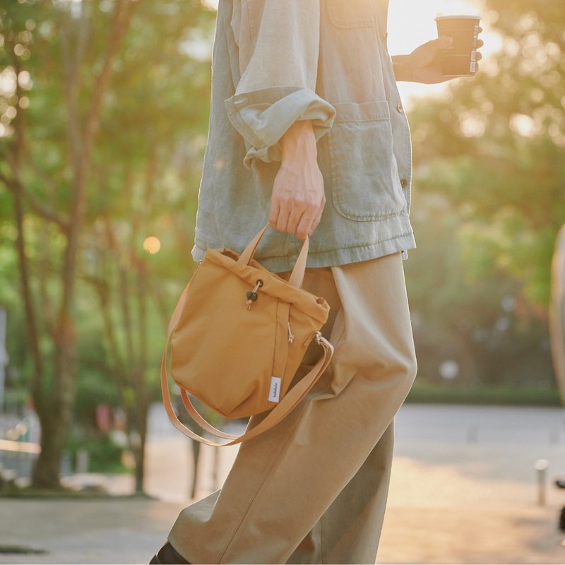 City系列新品 | CHICO 雙面索繩斜背側背水桶包S號 手機袋 (拖肥) - 側背包/斜背包 - 尼龍 咖啡色