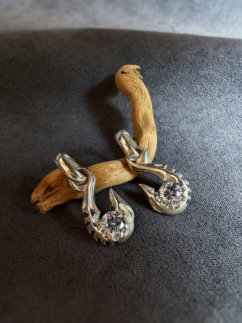 性格水滴火焰鋯石955純銀耳針式飾品古董耳環 piercing earrings - 耳環/耳夾/耳骨夾 - 純銀 銀色