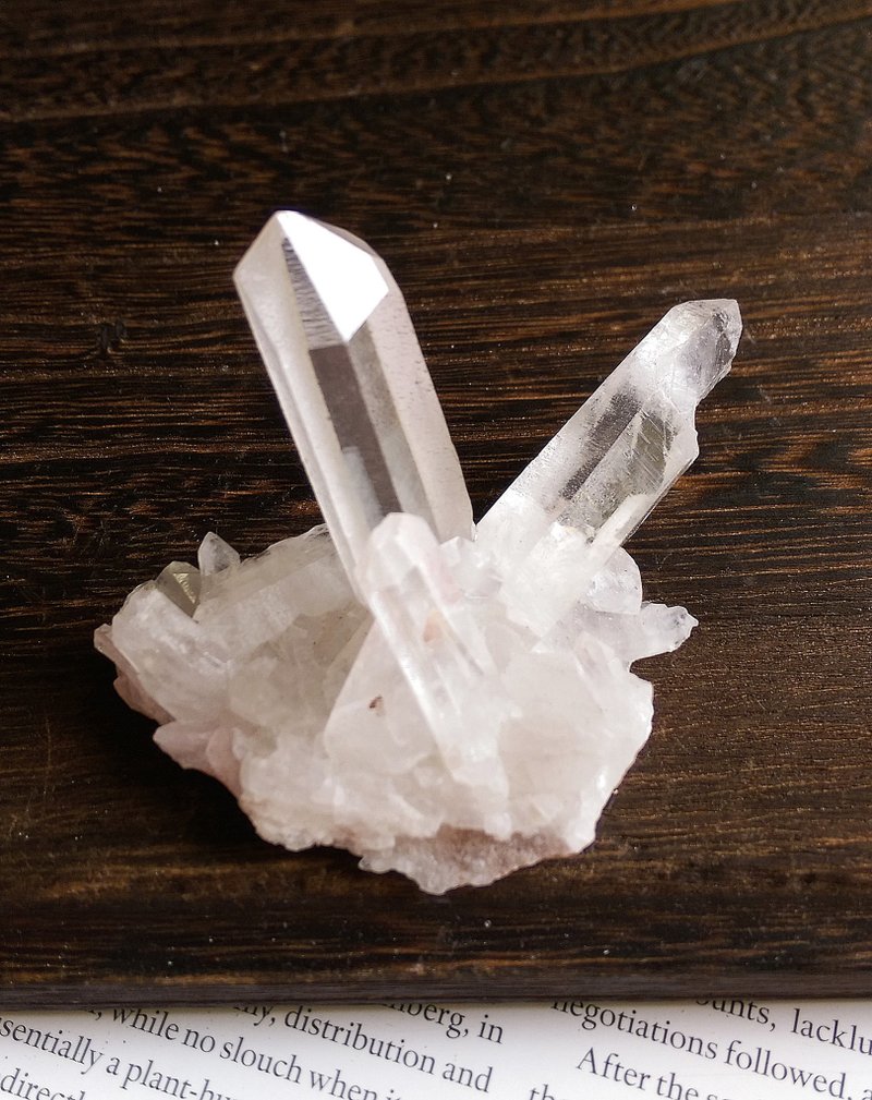 Crystal 四川產地 不規則晶簇 白水晶晶簇 天然礦石 原礦 - 擺飾/家飾品 - 其他材質