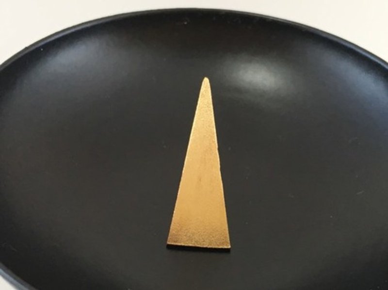 Sandy Triangle Pin Broach◇三角真鍮ピンバッジ/タイタック 1 - 胸針 - 其他金屬