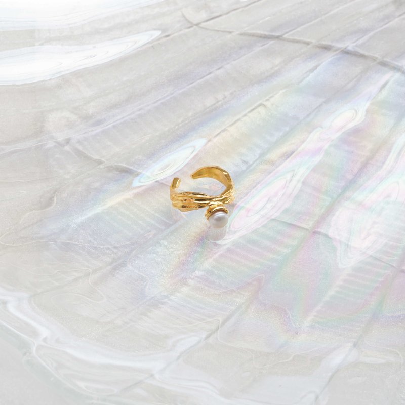 Sand wave pearl ring