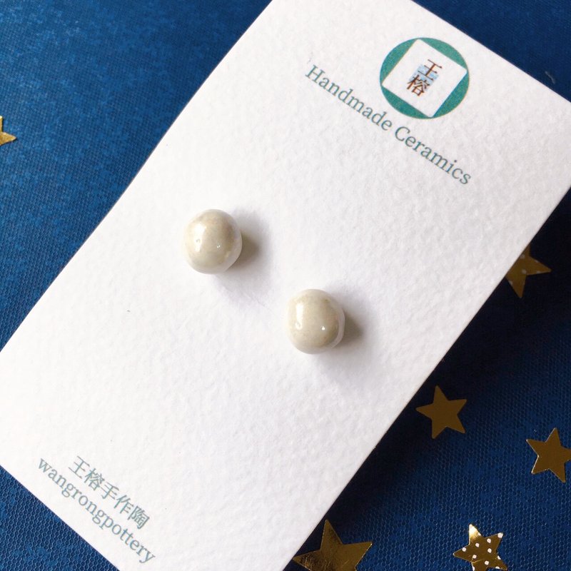 【手作陶瓷耳環】手作白瓷耳環 白珍珠光貼耳款 - 耳環/耳夾/耳骨夾 - 瓷 白色