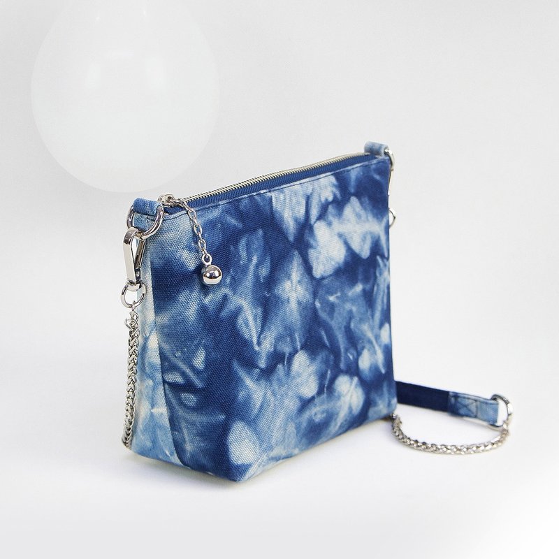 Hand dyed blue dye canvas double-sided hit color chain bag sold merchandise display