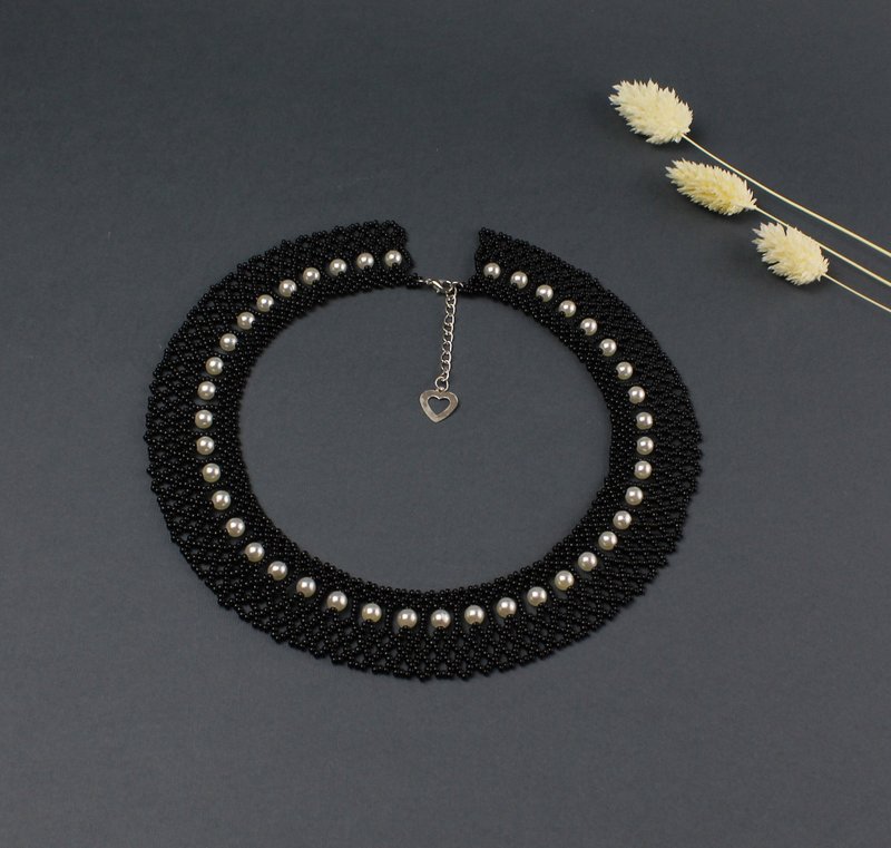 Black and white beaded necklace - 項鍊 - 玻璃 黑色