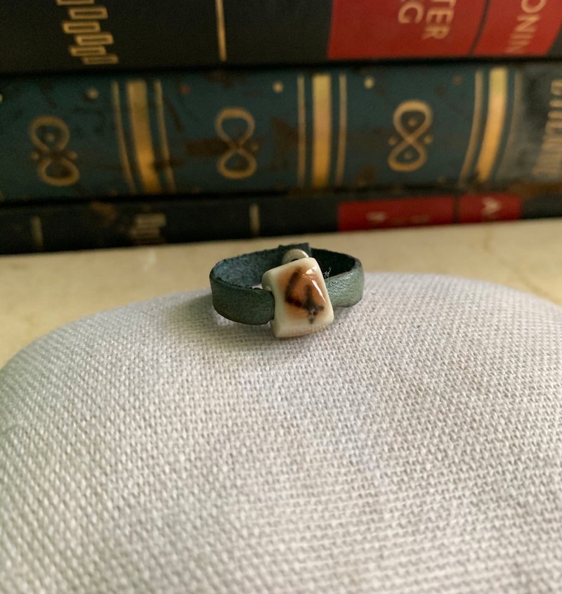 Ring Japanese white porcelain, natural glaze color, infinite, not greasy tones, real leather digital series