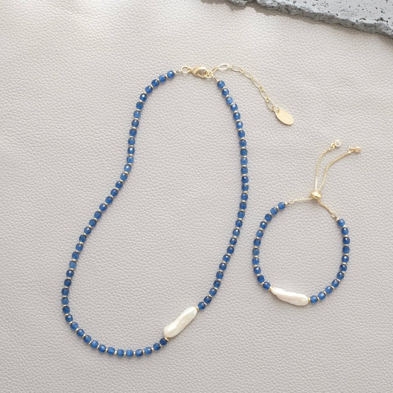 PANNE Biwa Freshwater Pearl with Navy Blue Glass Necklace and Bracelet - 項鍊 - 其他材質 藍色