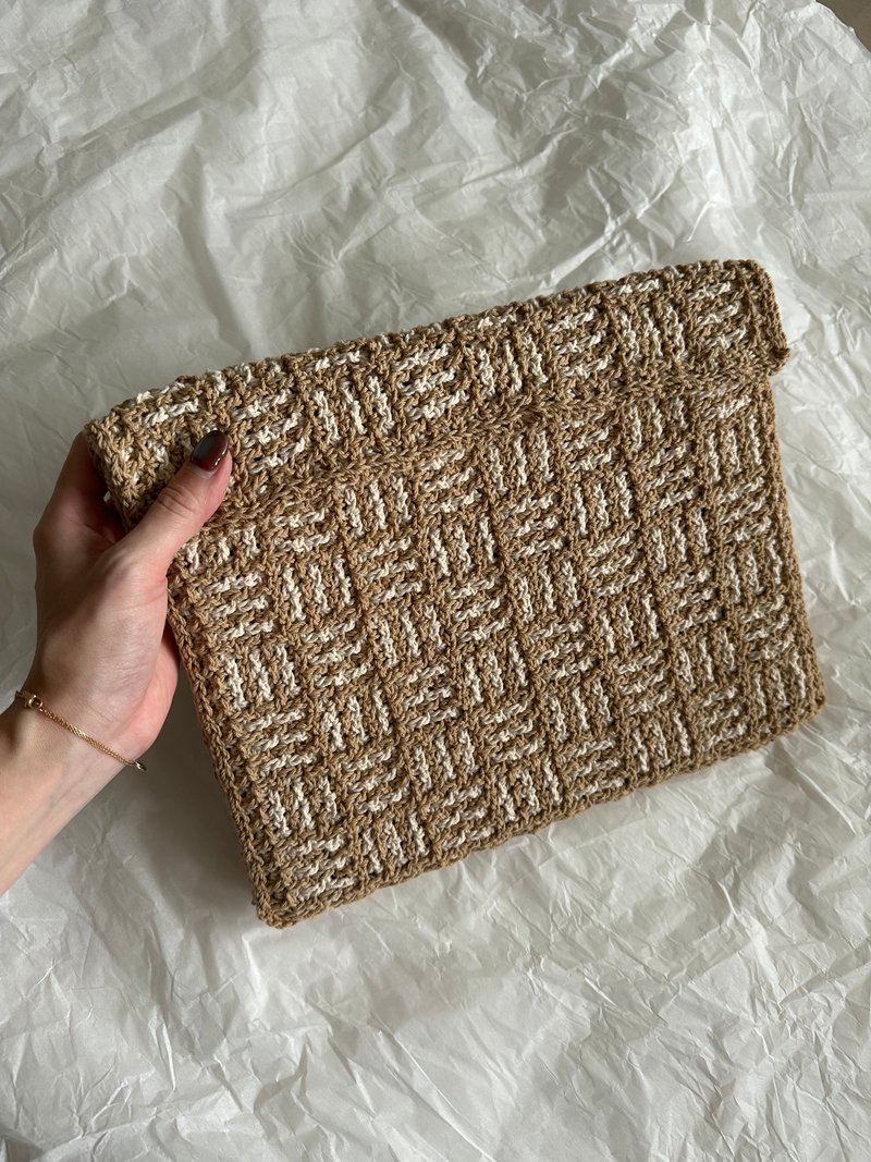 手工鉤針編織 撞色條紋 純棉可水洗 13寸 平板 筆電保護套 - 平板/電腦保護殼/保護貼 - 棉.麻 卡其色