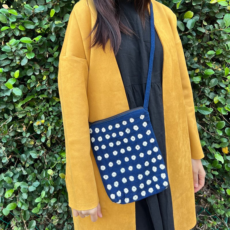 small bag For carrying on the shoulder, small strap, carrying without