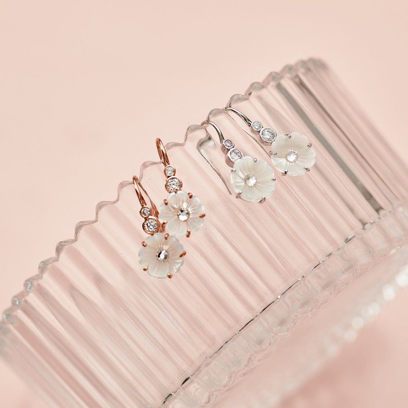 小貝殼花雙鑽耳環(共兩色) - 耳環/耳夾/耳骨夾 - 貝殼 金色