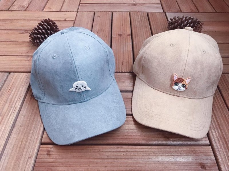 Adjustable suede baseball cap: seal: