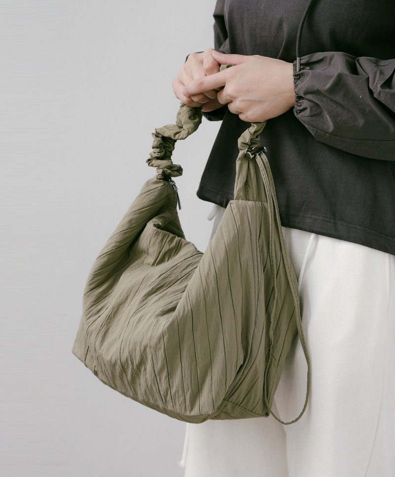 supportingrole 輕盈柔和抽繩元素多用手提斜肩背包 灰綠 - 側背包/斜背包 - 其他人造纖維 綠色