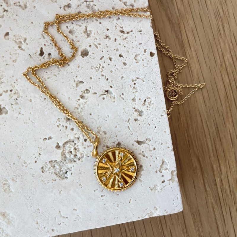 【Pinkoi Design Fest 新品】幾何星辰 金色鑽飾短鍊 - 鎖骨鍊 - 其他金屬 金色