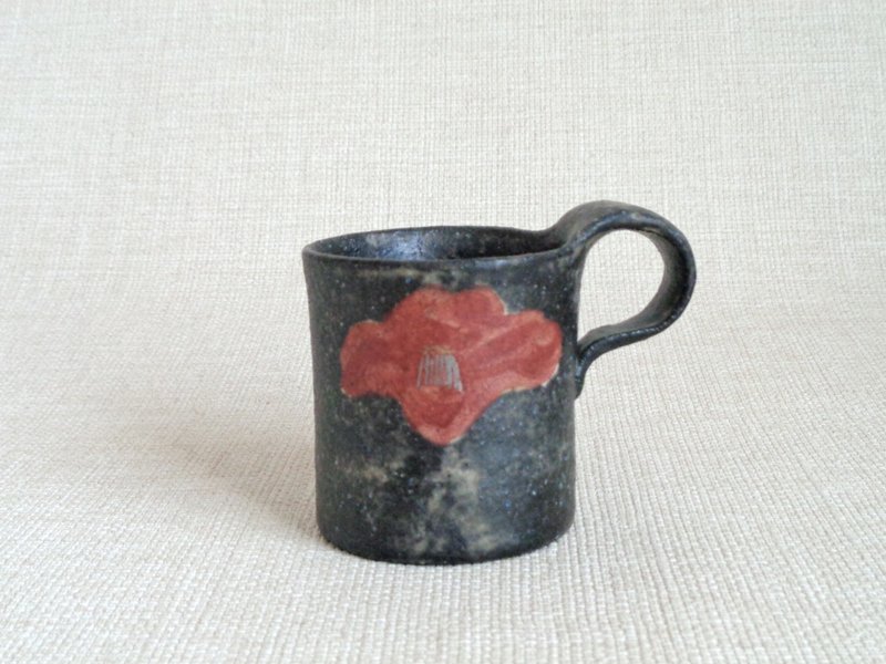 マグカップ 金銀彩紅椿紋b - 咖啡杯/馬克杯 - 陶 黑色