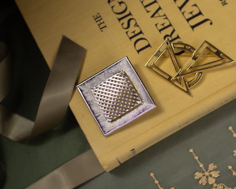 美國Sarah Coventry品牌古董 編織幾何方形層次銀色胸針 - 胸針 - 其他金屬 銀色