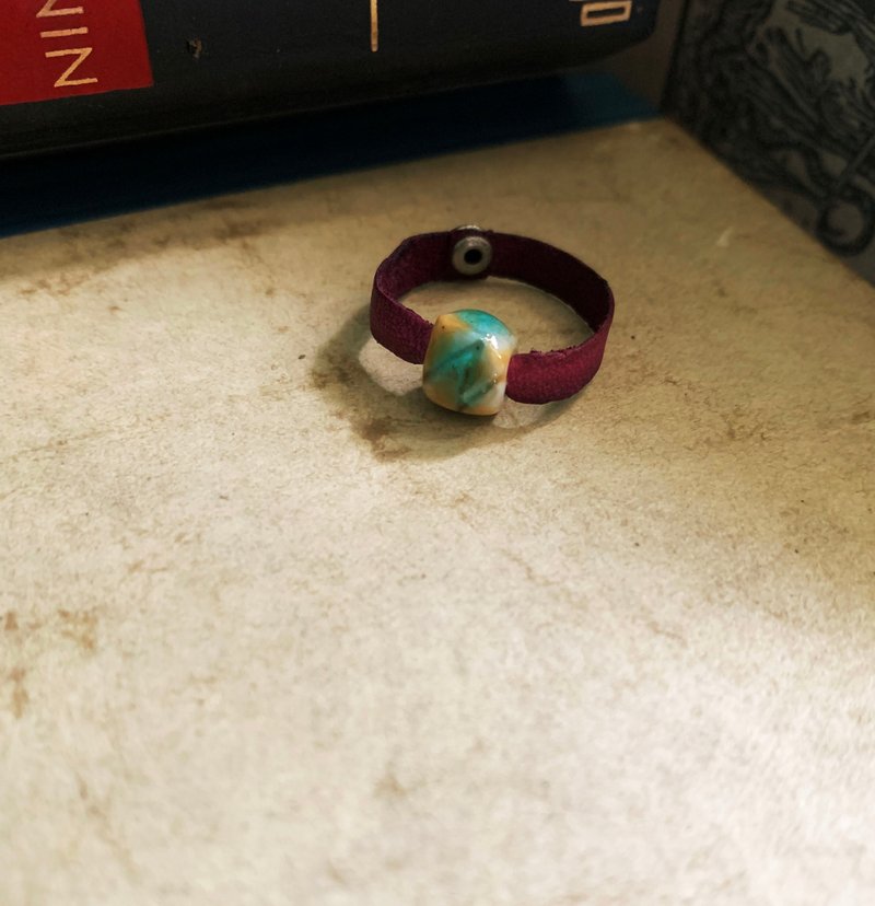 Ring Japanese white porcelain, natural glaze color, infinite, not greasy, tones, real leather