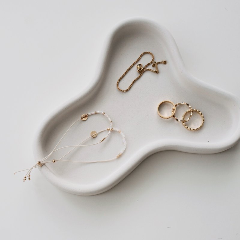 CONCRETE LATTLE 奶霜拿鐵 | 不規則水泥吸水收納盤・飾品盤 - 居家收納/收納盒/儲物盒 - 石頭 白色