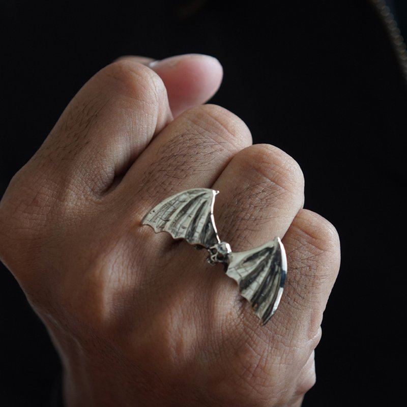 蝙蝠翅膀頭骨環銀 - 戒指 - 其他金屬 銀色