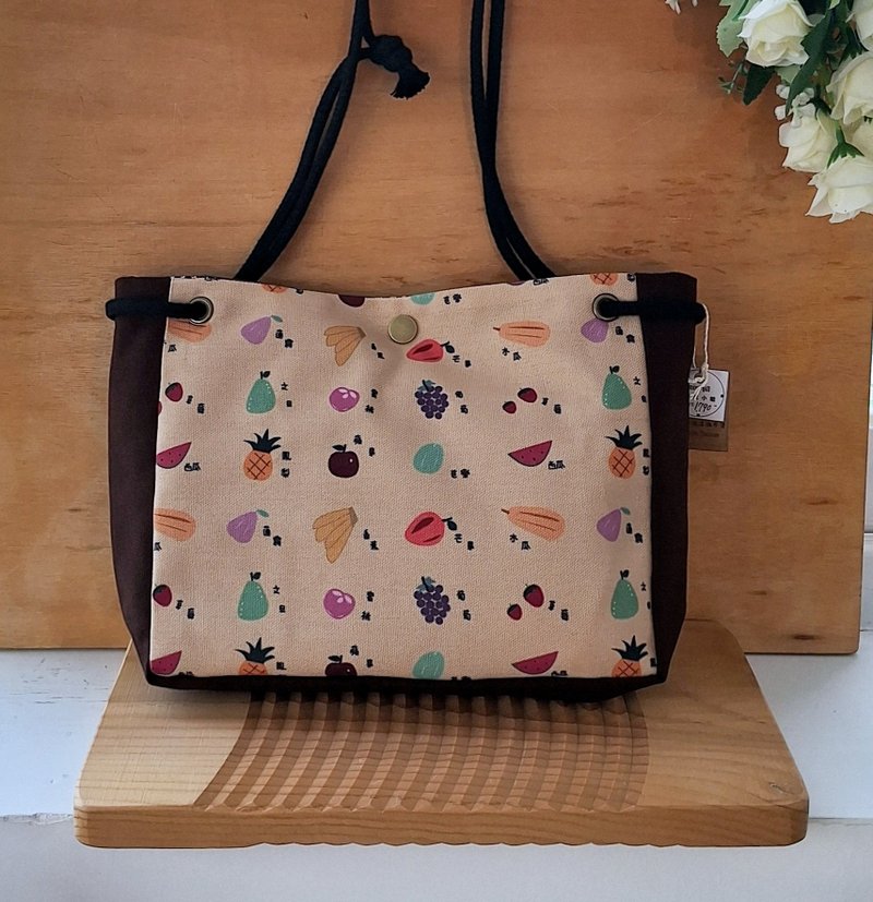 設計師款印花時髦拖特包-台灣水果香 - 側背包/斜背包 - 聚酯纖維
