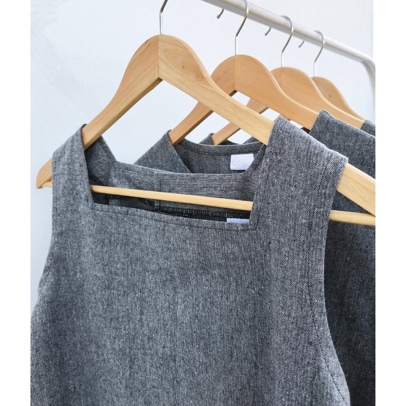 Cotton | Dark Grey Square Neck Sleeveless Top - 女上衣/長袖上衣 - 棉.麻 黑色