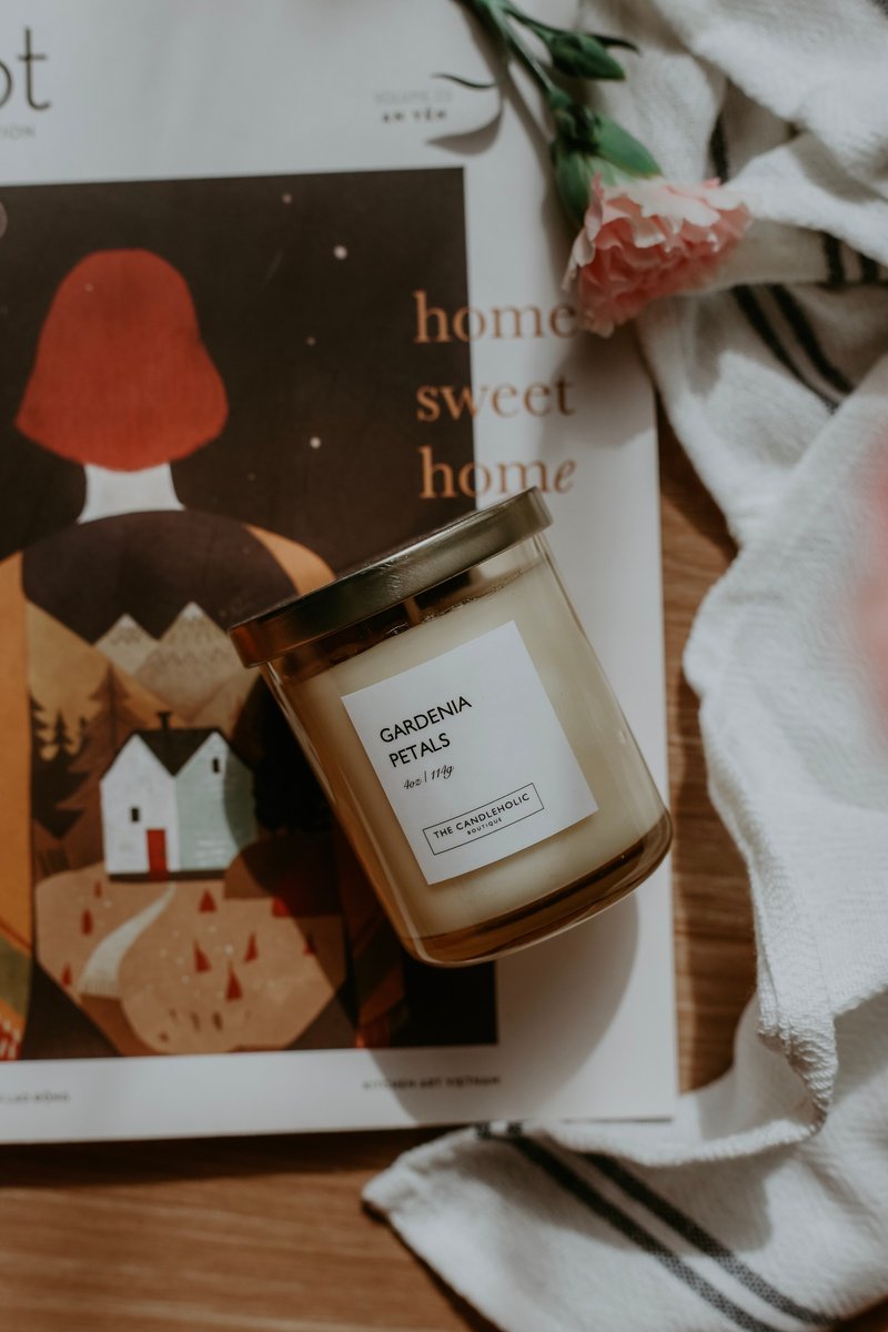 梔子花瓣蠟燭 114g - 香氛蠟燭/燭台 - 玻璃 卡其色