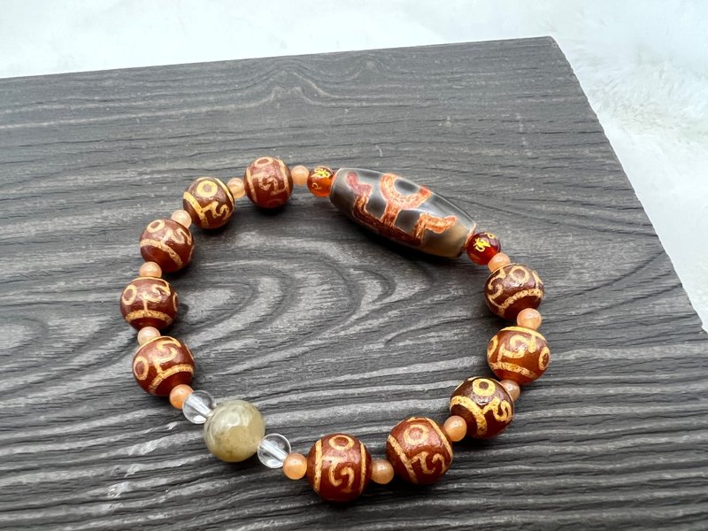 遇貴人- 老天珠灰瑪瑙貴人紅肉蓮師三眼翡翠手串/送禮/行車平安 - 手鍊/手環 - 半寶石 紅色