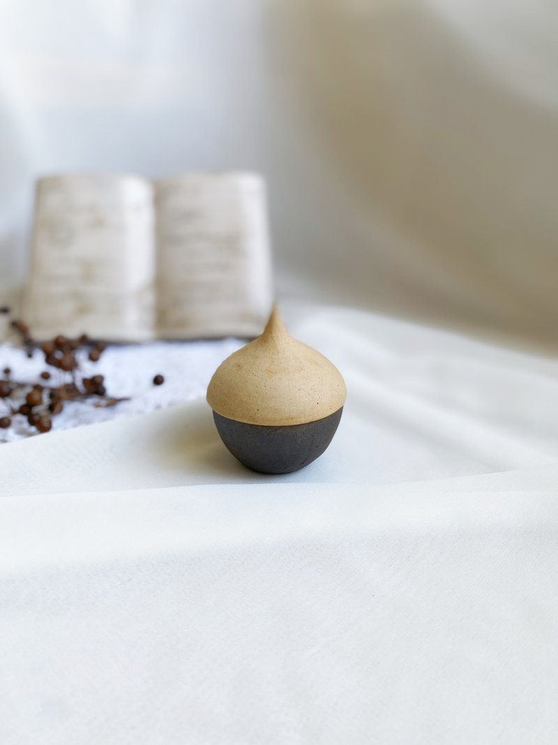 【好日戀物】台灣職人手作陶瓷雙色質感栗子茶杯收納盒 - 居家收納/收納盒/儲物盒 - 陶 多色