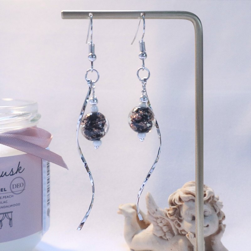 【氣質 l 夜光系列】扭紋設計 夜光珠 防敏感耳環 - 耳環/耳夾/耳骨夾 - 其他金屬 銀色