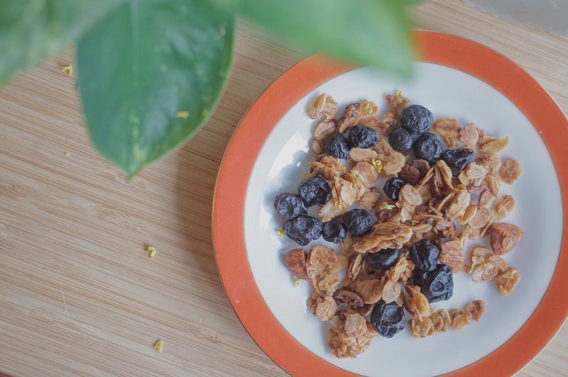 Blueberry Osmanthus Crunchy Oatmeal