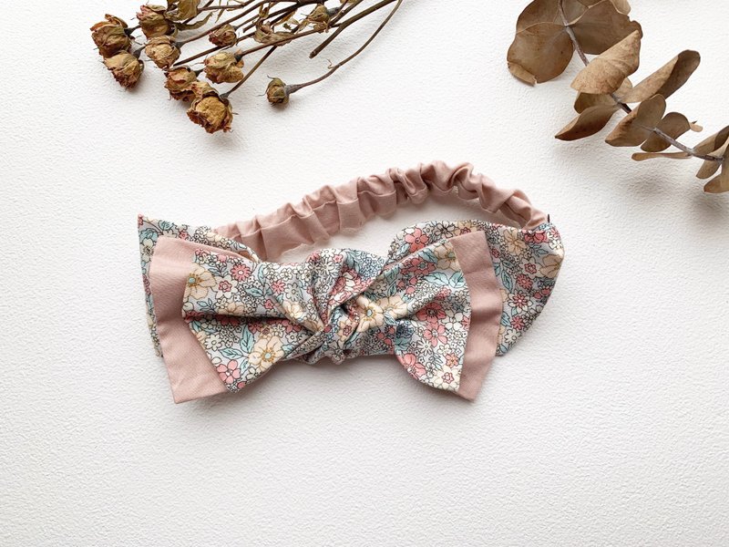 Gray background small floral baby kinked hair band