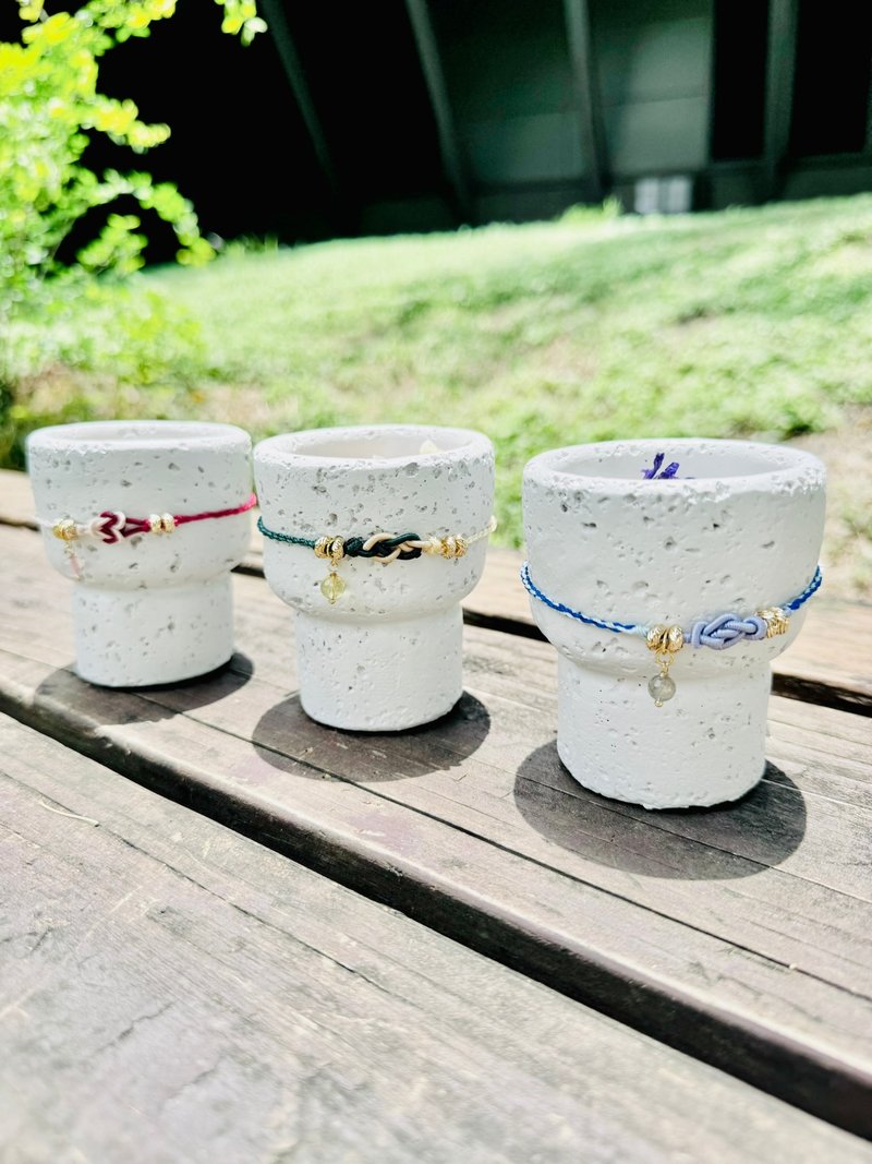 【Rose Tree】一杯好運。水晶繩結手鍊與魔法藥草香氛蠟燭 - 香氛蠟燭/燭台 - 蠟 金色