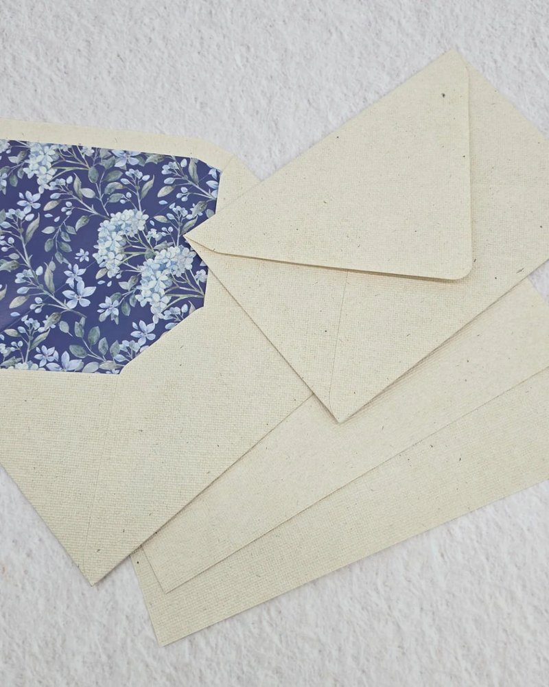 Linen textured card paper and envelope with blue hydrangea f - 卡片/明信片 - 紙 藍色