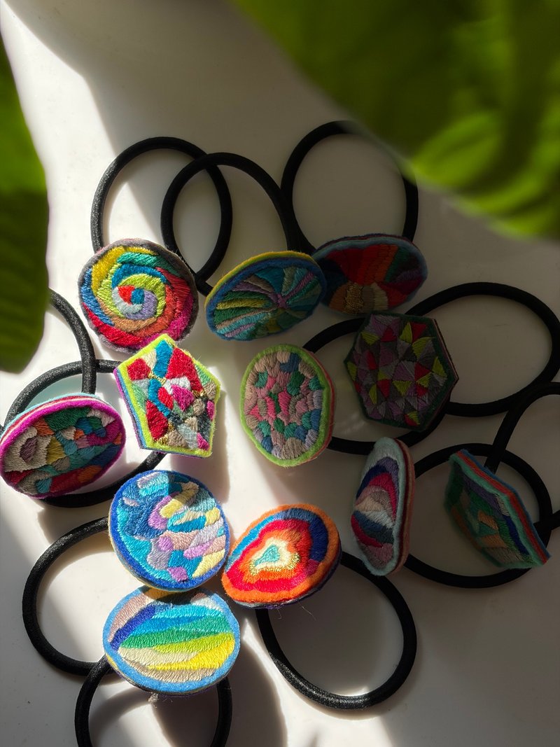 刺繍ヘアゴム - 髮夾/髮圈 - 繡線 多色