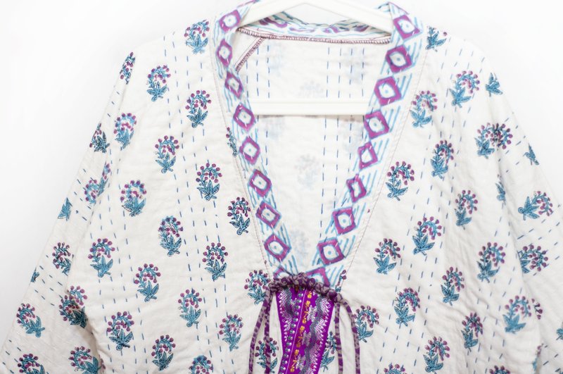 手工縫線純棉罩衫 手工蓋印刺繡和服外套 木刻印刺繡外套-花朵風 - 女大衣/外套 - 棉.麻 多色