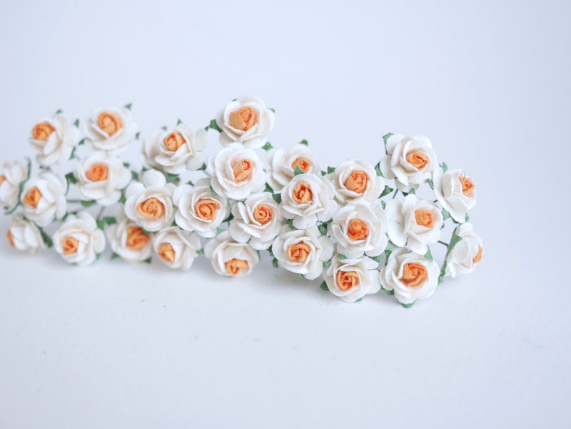 Paper flowers, DIY supplies, gift, 100 pieces size 1.5 cm., orange-white color. - 其他 - 紙 橘色